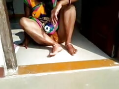 वृद्ध महिला हॉटटर से ...