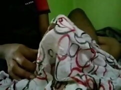 छोटे स्तन के साथ सेक ...