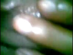 श्यामला बिस्तर पर चढ ...