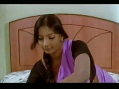 अधोवस्त्र में सेक्सी ...